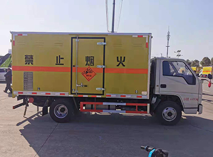 围场爆破器材运输车工人安全操作规范与智能技术保障
